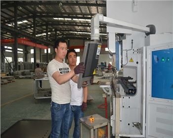 西安断路器出产车间